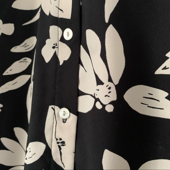 A New Day Black and White Floral Buttonup - Picture 4 of 11